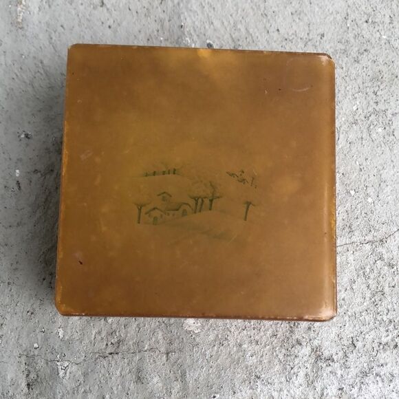 Alabaster trinket box - Picture 2 of 5